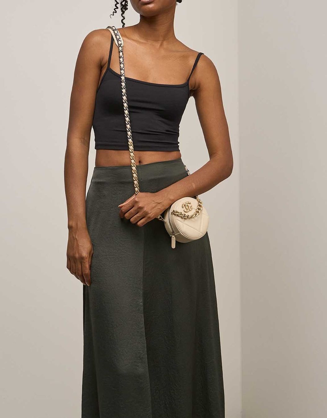 Chanel Borse da donna: Chanel 19 runde Clutch Lammleder Beige – Usato da Zürich venduto da juliazh