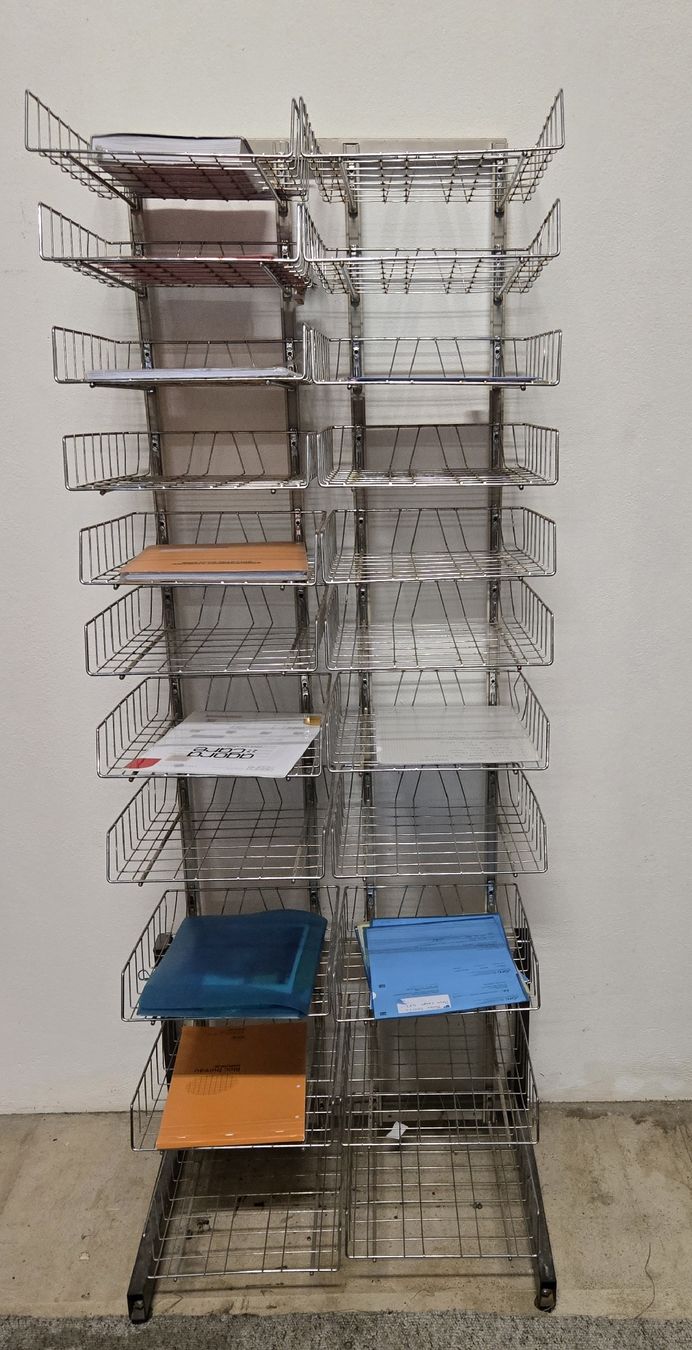 Altro in Decorazioni & Accessori: Présentoir métallique à documents 16 tablettes bon état – Usato da Genève venduto da xso_dm5n 1