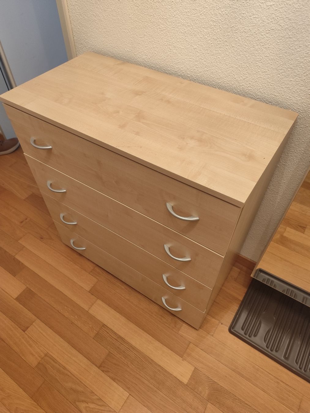 Cassettiere: Gebrauchte Holzkommode mit 4 Schubladen, – Usato da Effretikon venduto da Dragon9 1