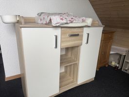 Wickeltisch Kommode weiss/Holzoptik in sehr gutem Zustand
