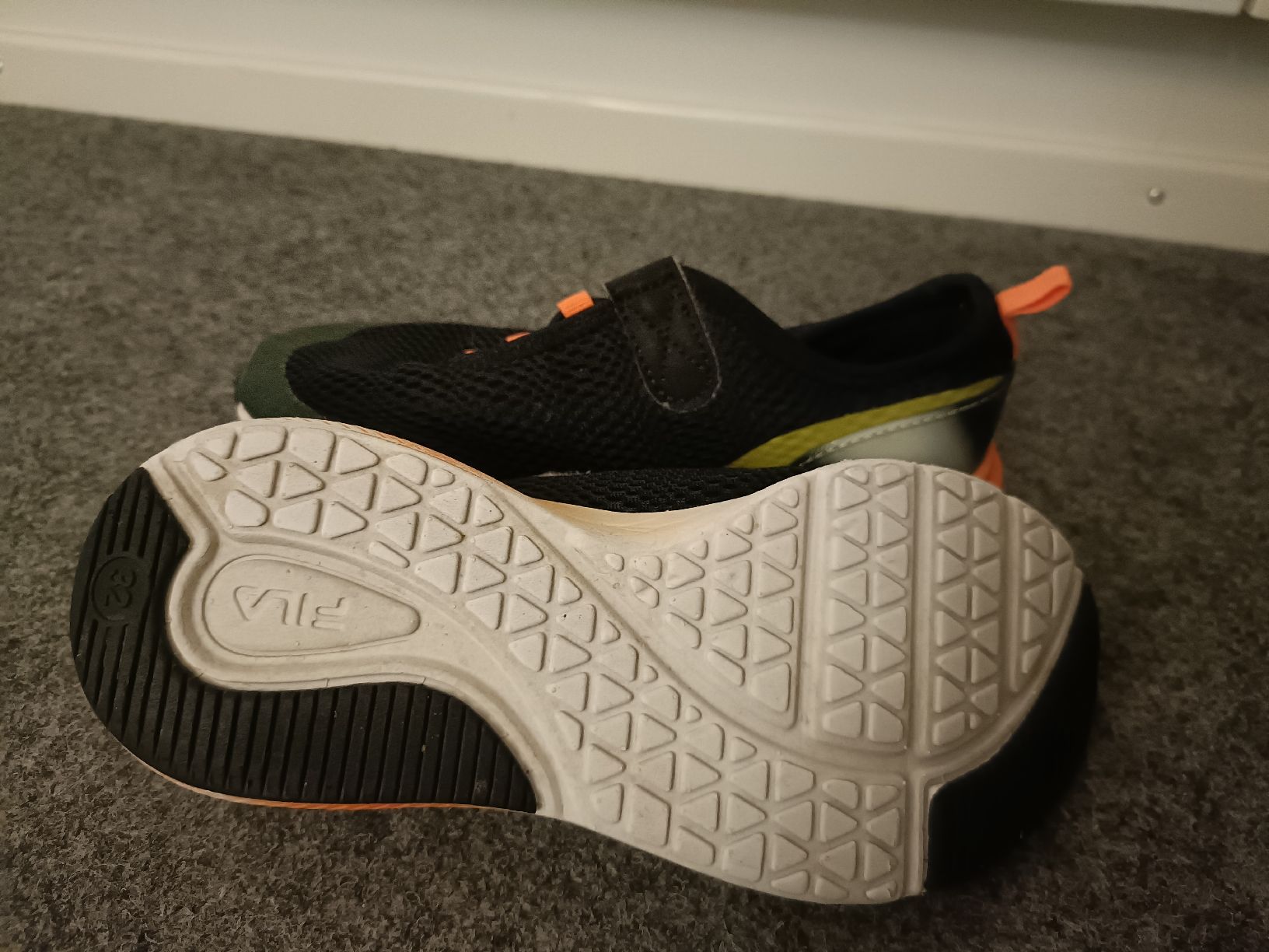 Fila Scarpe per ragazzi: Fila Kinderschuhe Grösse 32 gebraucht – Usato da Bergdietikon venduto da Bico01 3