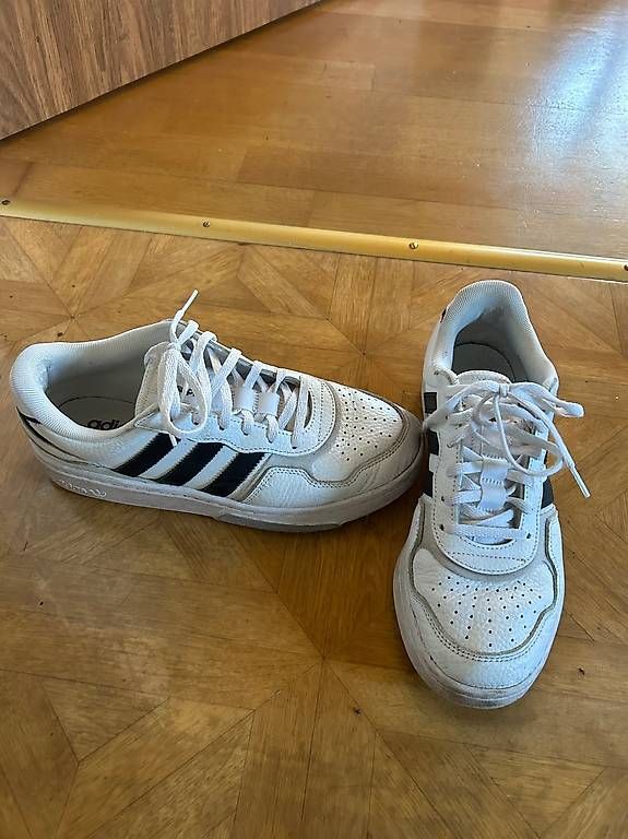 Scarpe da donna: Adidas Turnschuhe Damen Gr. 40 – Usato da Zürich venduto da cam_26fh 1