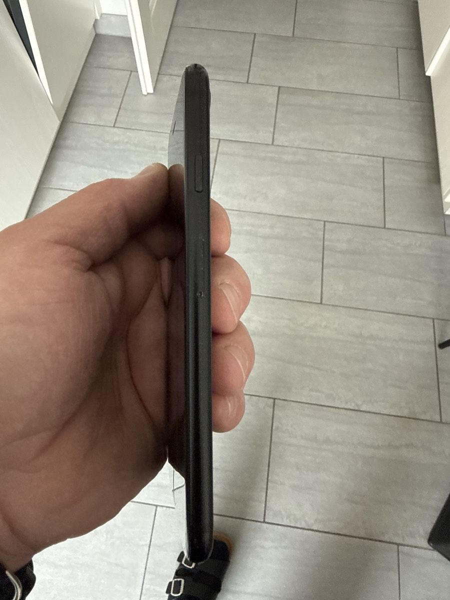 Apple Telefoni cellulari / Smartphones: Apple IPhone SE 2021 – Usato da Chur venduto da pau_vv7k 8
