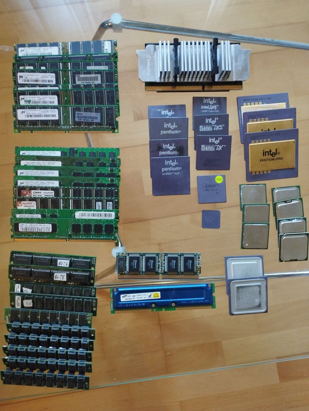 Intel Componenti elettronici: Processeurs et mémoire vive (RAM) – Usato da Troinex venduto da Kikou5