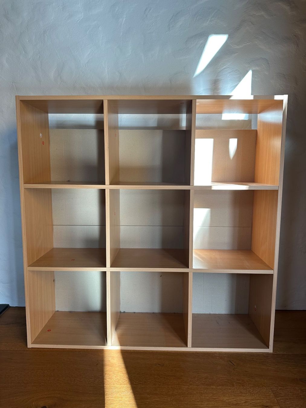 Scaffali: Schönes praktisches Holzregal mit 9 Fächern – Usato da Stallikon venduto da Rsiri