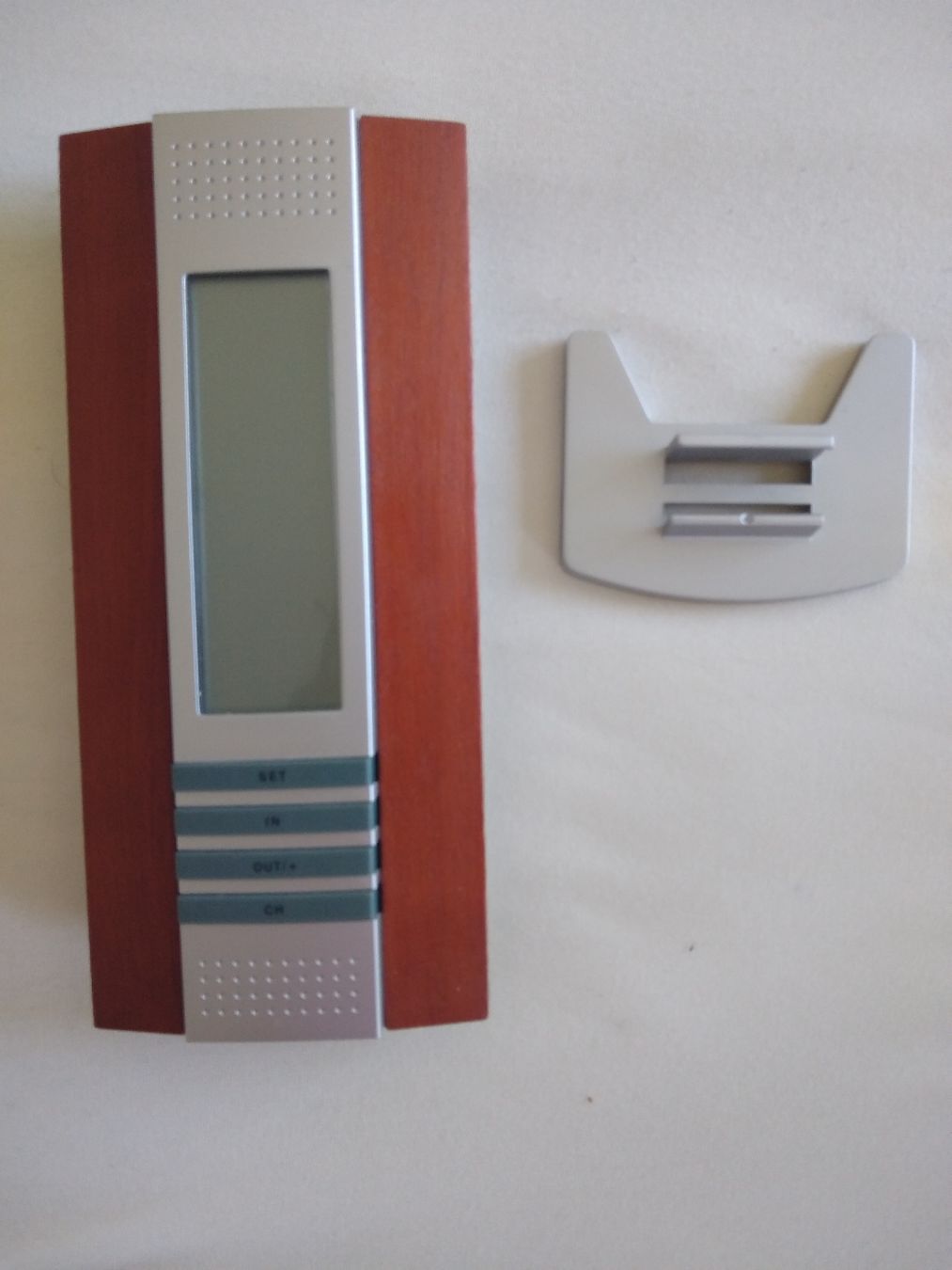 Sonstiges für Haushalt & Wohnen: Almost New! Digital Clock with Indoor/Outdoor Thermometer – Neu (gemäss Beschreibung) aus Dübendorf von rol_fm6d