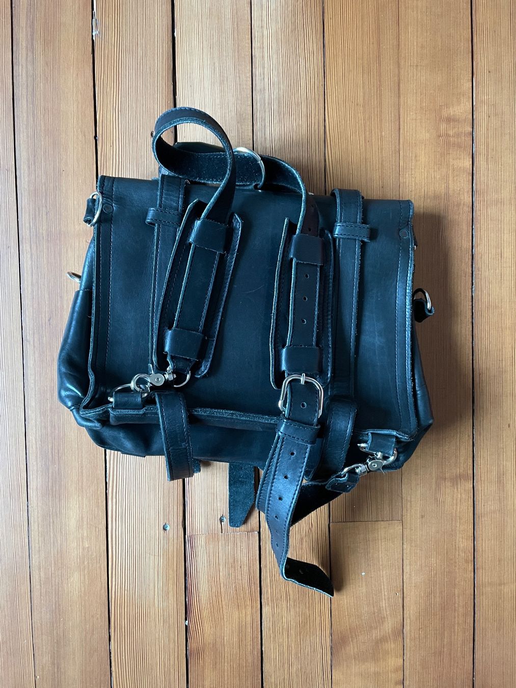 Zaini: Vintage heavy thick leather backpack – Usato da Zürich venduto da lulu_c 1