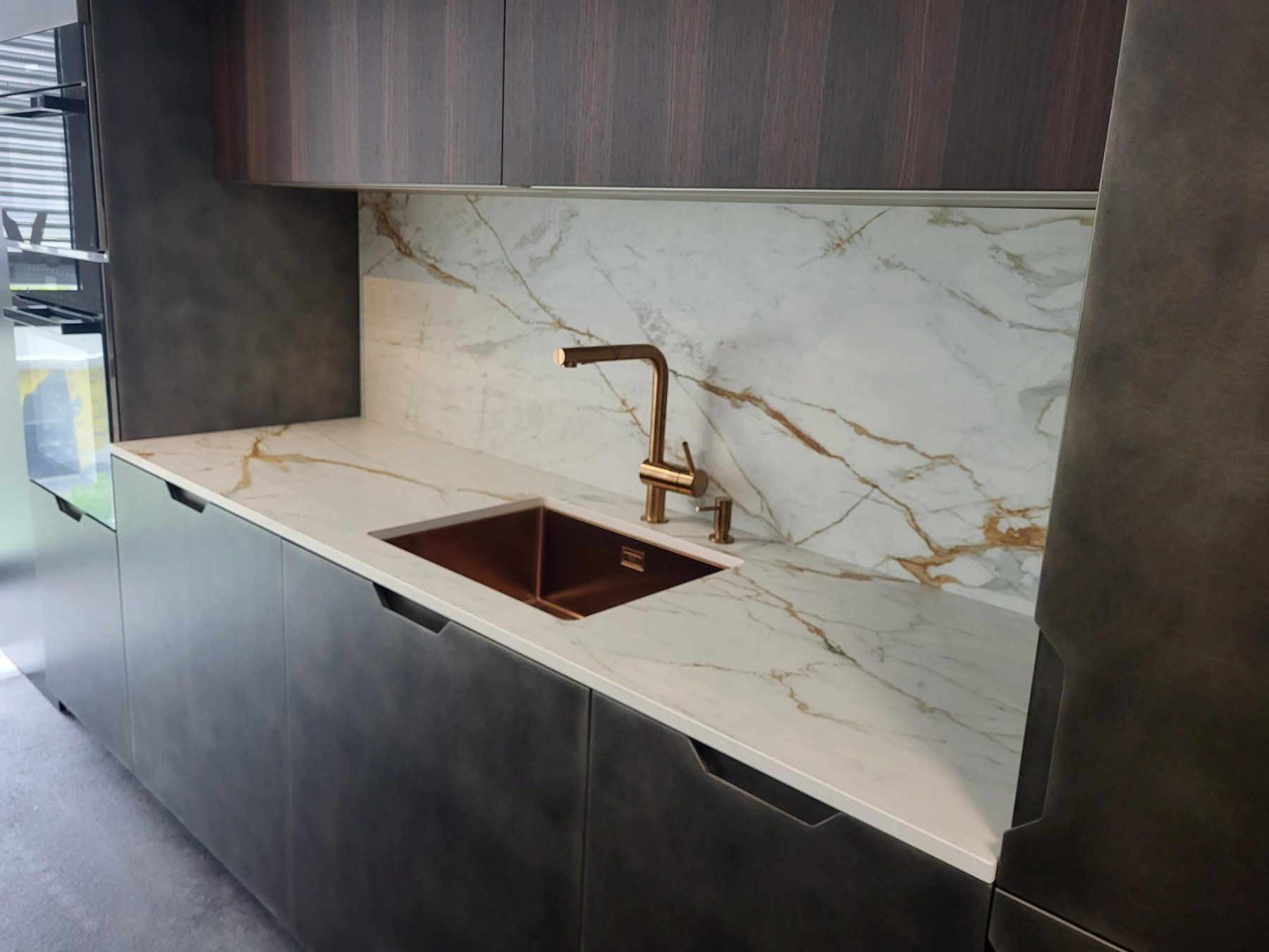 Cucine complete: Design Küche Aster / Miele Geräte  / Dekton Stein – Nuovo (secondo la descrizione) da Küssnacht am Rigi venduto da domusinterior 4