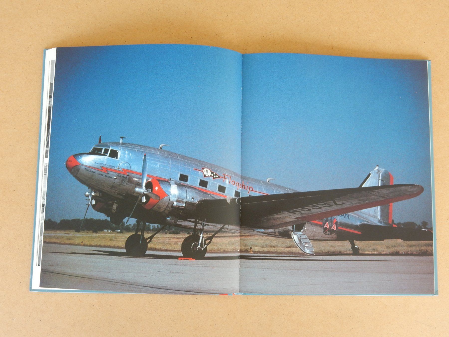 Libri: Flugzeuggeschichte: Geschichte am Himmel, Die DC-3 – Usato da Neuenegg venduto da wisteibe 3