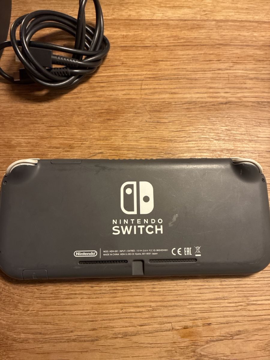 Nintendo Consoles: Nintendo Switch Lite – D'occasion à Maienfeld par Kitte 1