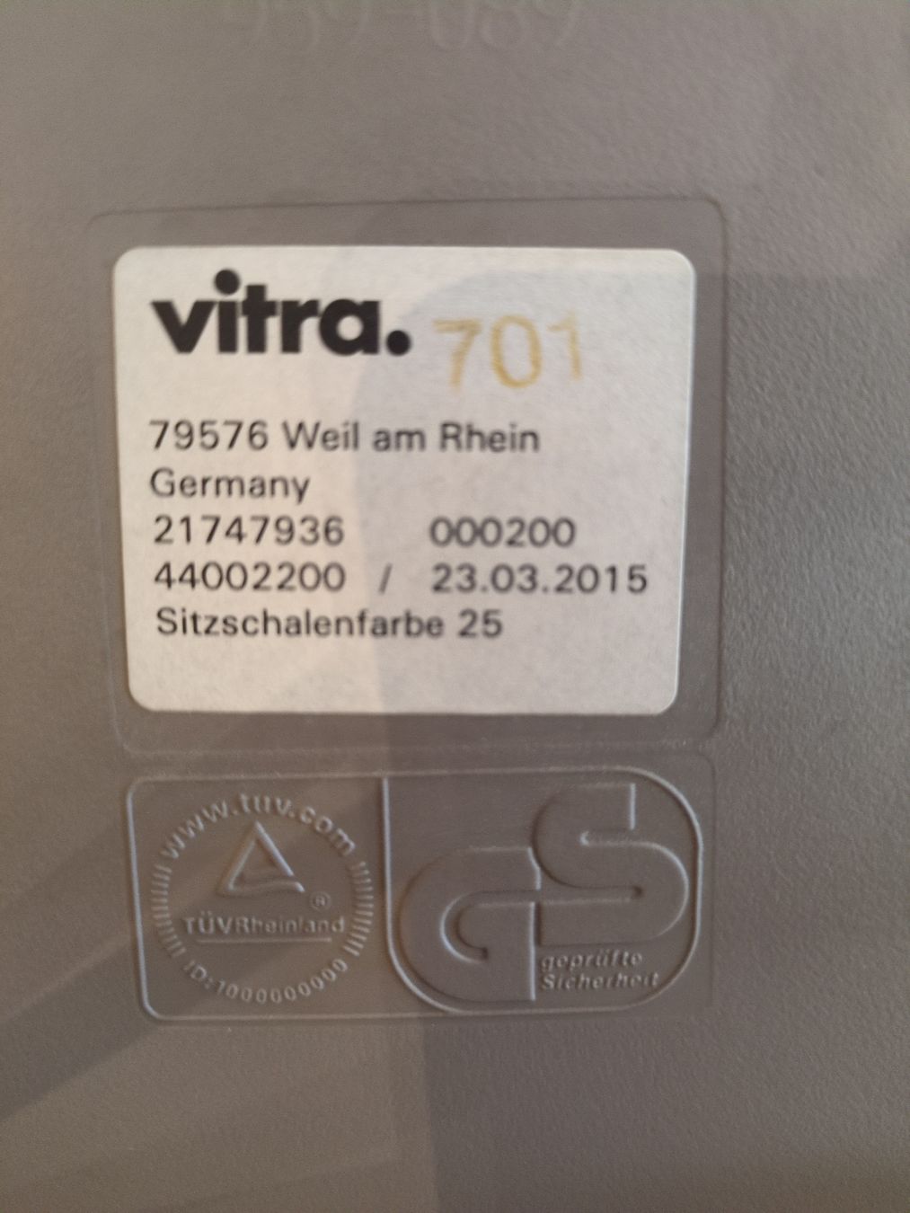 Vitra Sedie: Original Eames Plastic Side Chair DSR Farbe 23 – Usato da Horgen venduto da jen_x8fv 1