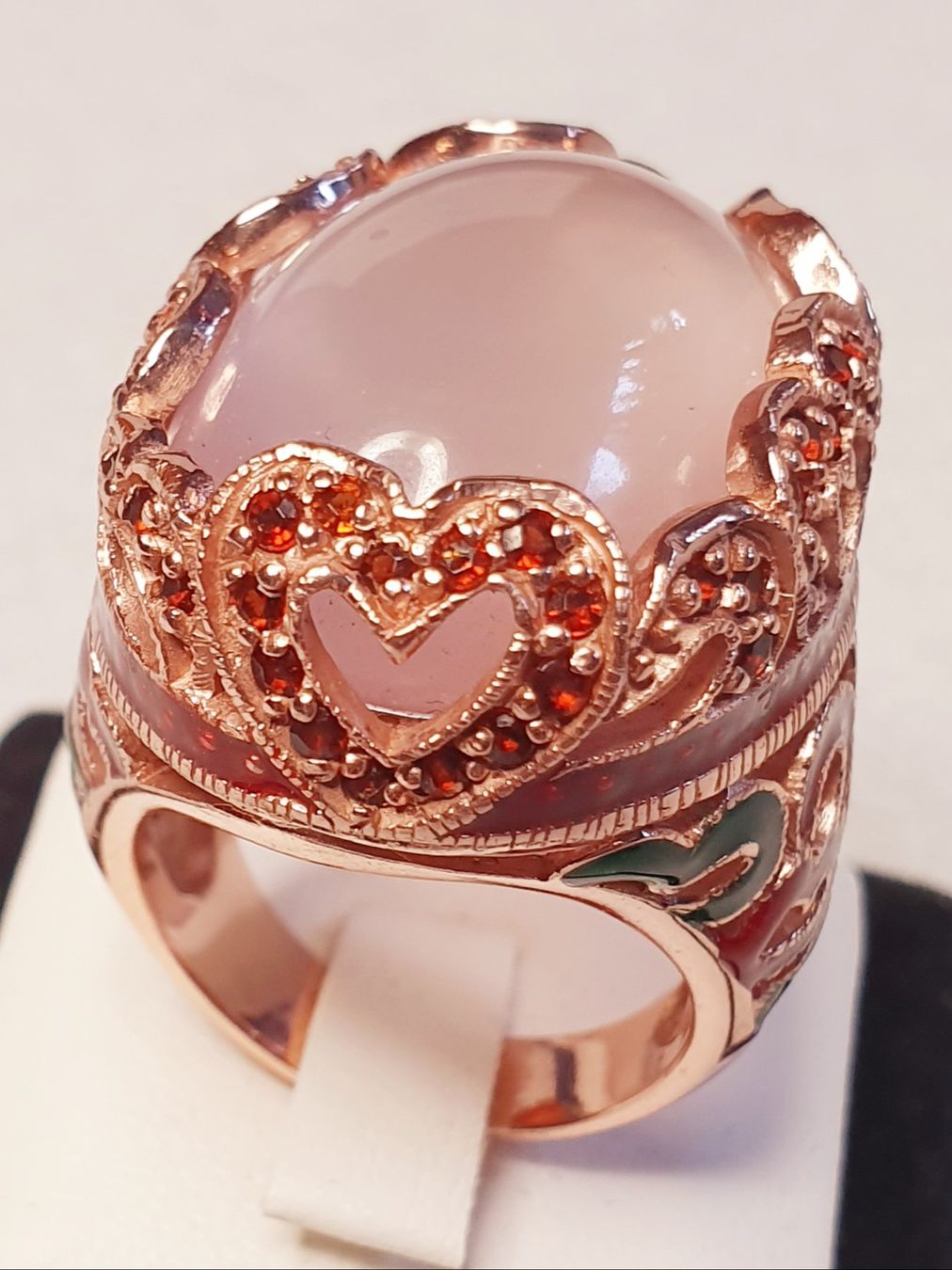 Anelli: Roségoldfarbener Ring mit Chalcedon Cabochon und Emaille – Nuovo (secondo la descrizione) da Zürich venduto da adriben 1