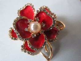 Rote Blumenbrosche mit Perle, neuwertig