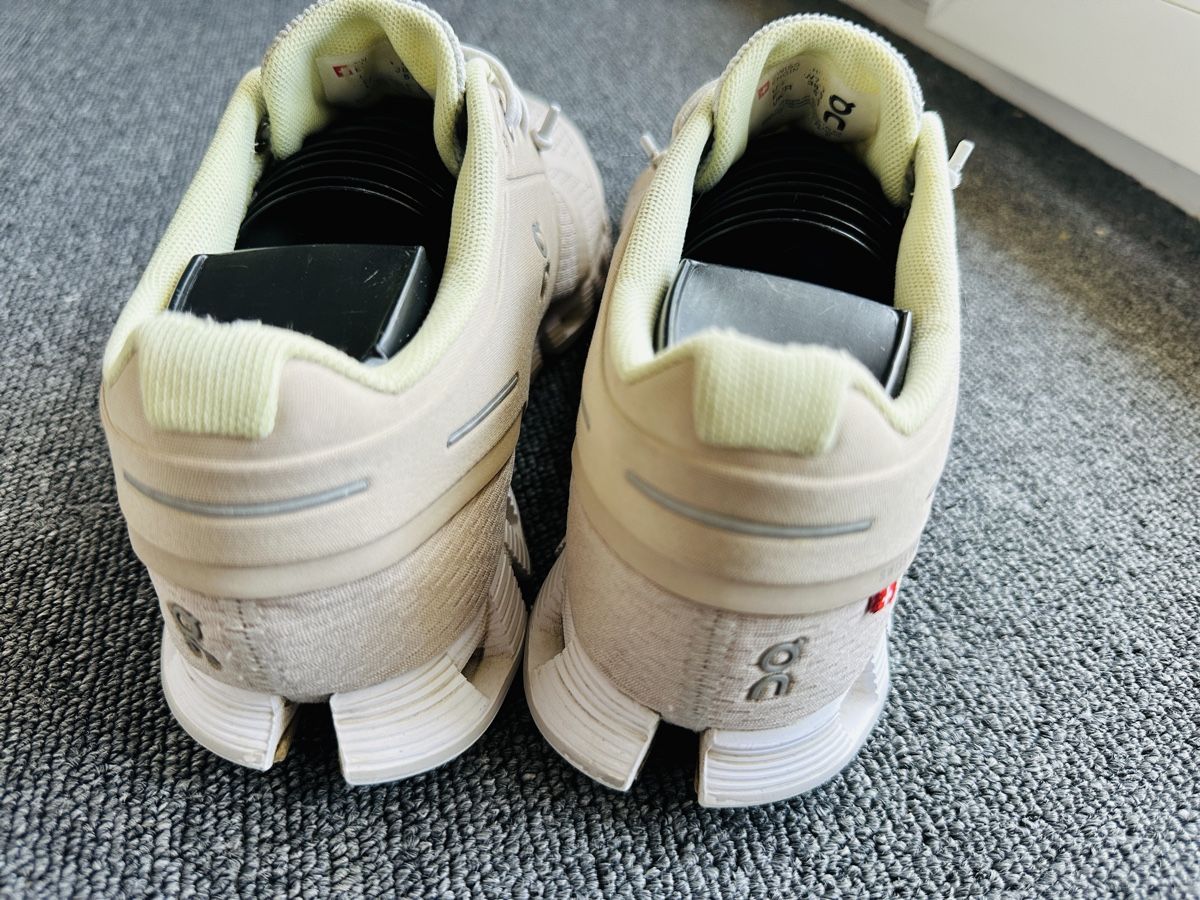 On Scarpe da donna: On cloud 5 femmes taille 38.5 – Usato da Bulle venduto da LeMoleson 2