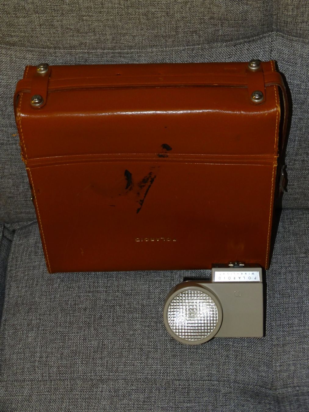Polaroid Fotocamera: Polaroid Box mit Polaroid Blitzgerät – Usato da Hirzel venduto da Musicman03 4