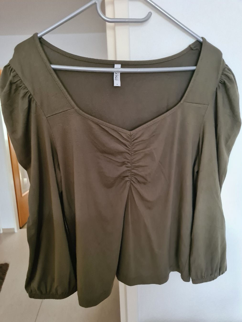 Only T-Shirts: ONLY Shirt Olivengrün Gr XL – Neu (gemäss Beschreibung) aus Winterthur von Jana1701 1