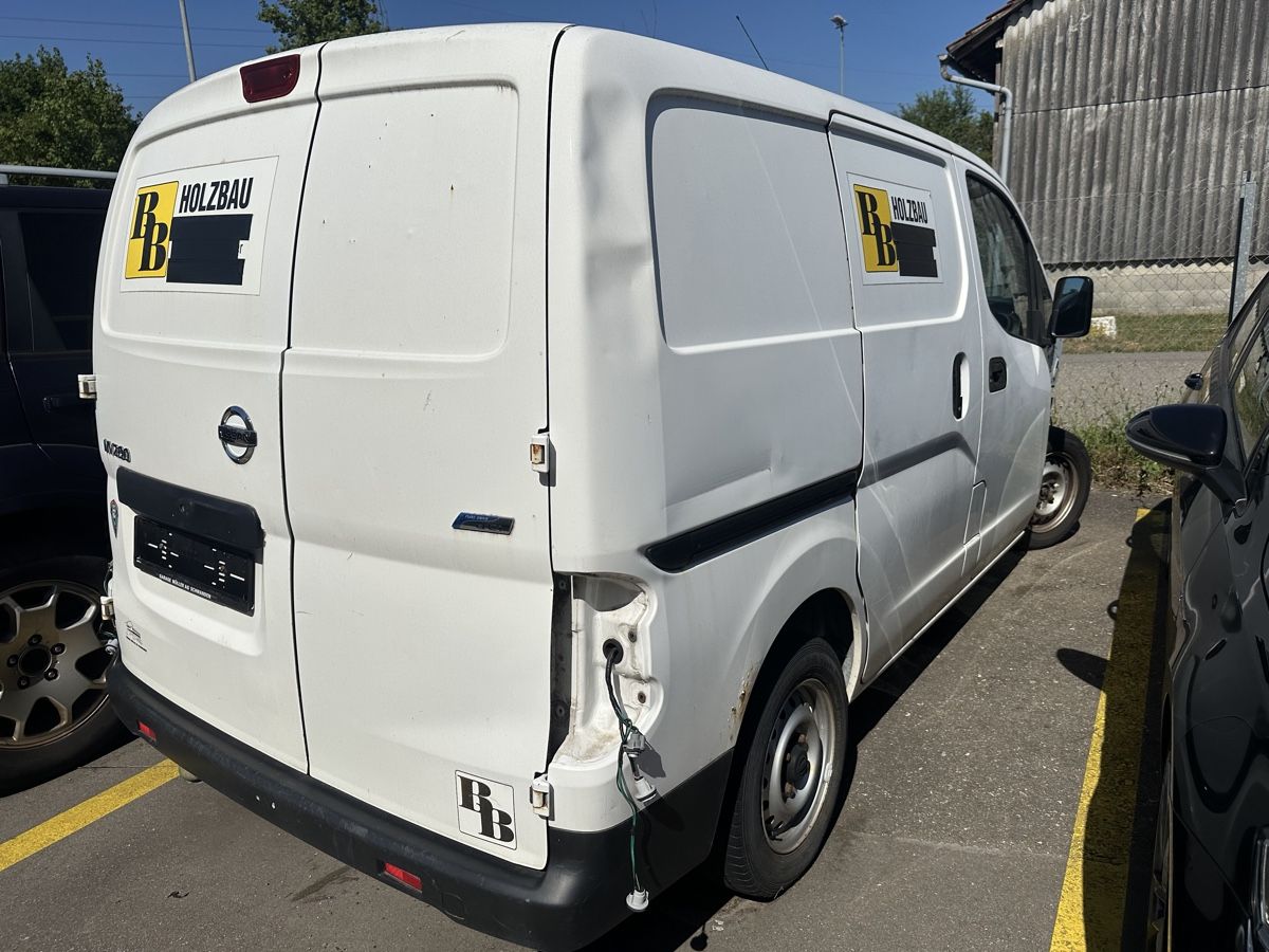 Tutti pezzi di ricambio auto: Nissan NV200 van. Front damage. White. – Usato da Weiach venduto da Aleksandar.B 2