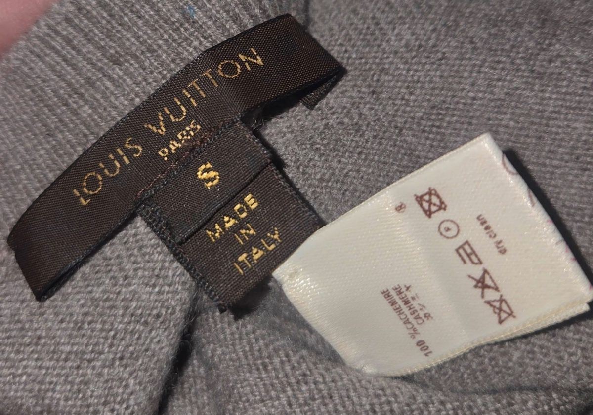 Louis Vuitton Camicette: Louis Vuitton Cashmere Grey Blouse – Usato da St.Josefen venduto da lop_lh8d 1