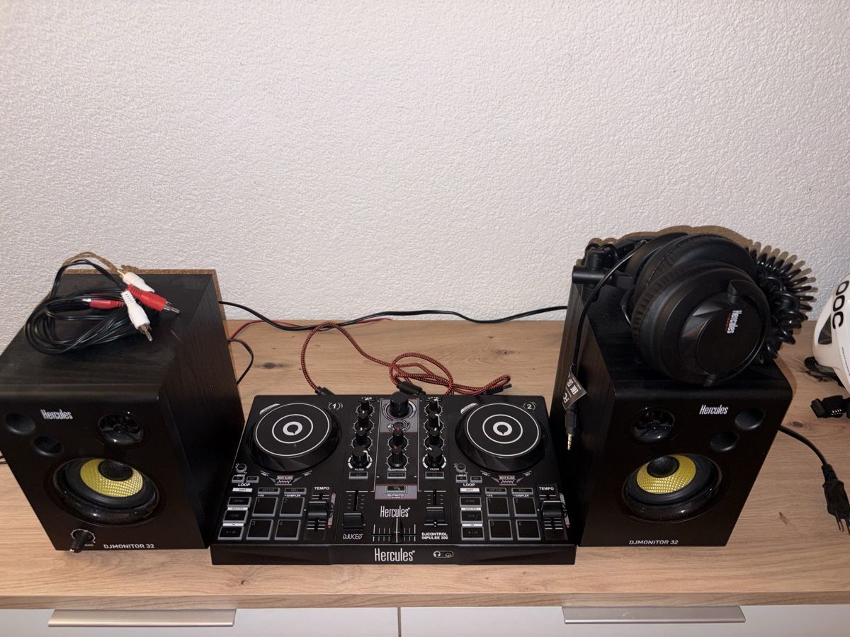 Hercules Mischpulte: DJ Set Hercules DJControl Inpulse 200 – Gebraucht aus Zermatt von Michele2525