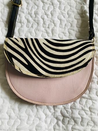 Neue Lederhandtasche mit Zebramuster
