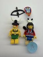 2 StückLego Figuren Indianer mit Zubehör.
