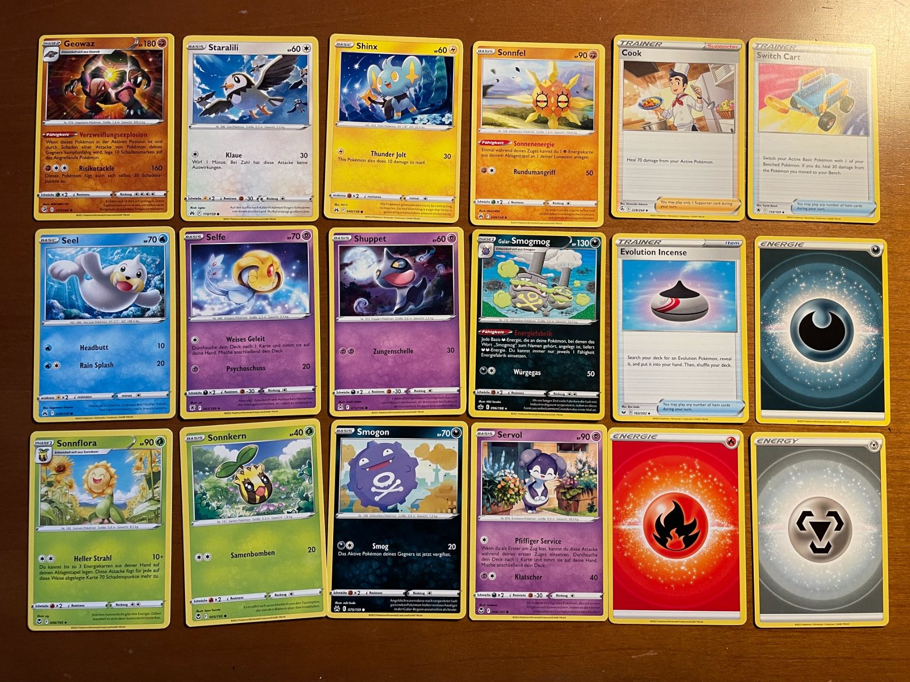 Pokémon Carte collezionabili: Pokemon Karten Set (Versand gratis) – Nuovo (secondo la descrizione) da Chur venduto da Angerson
