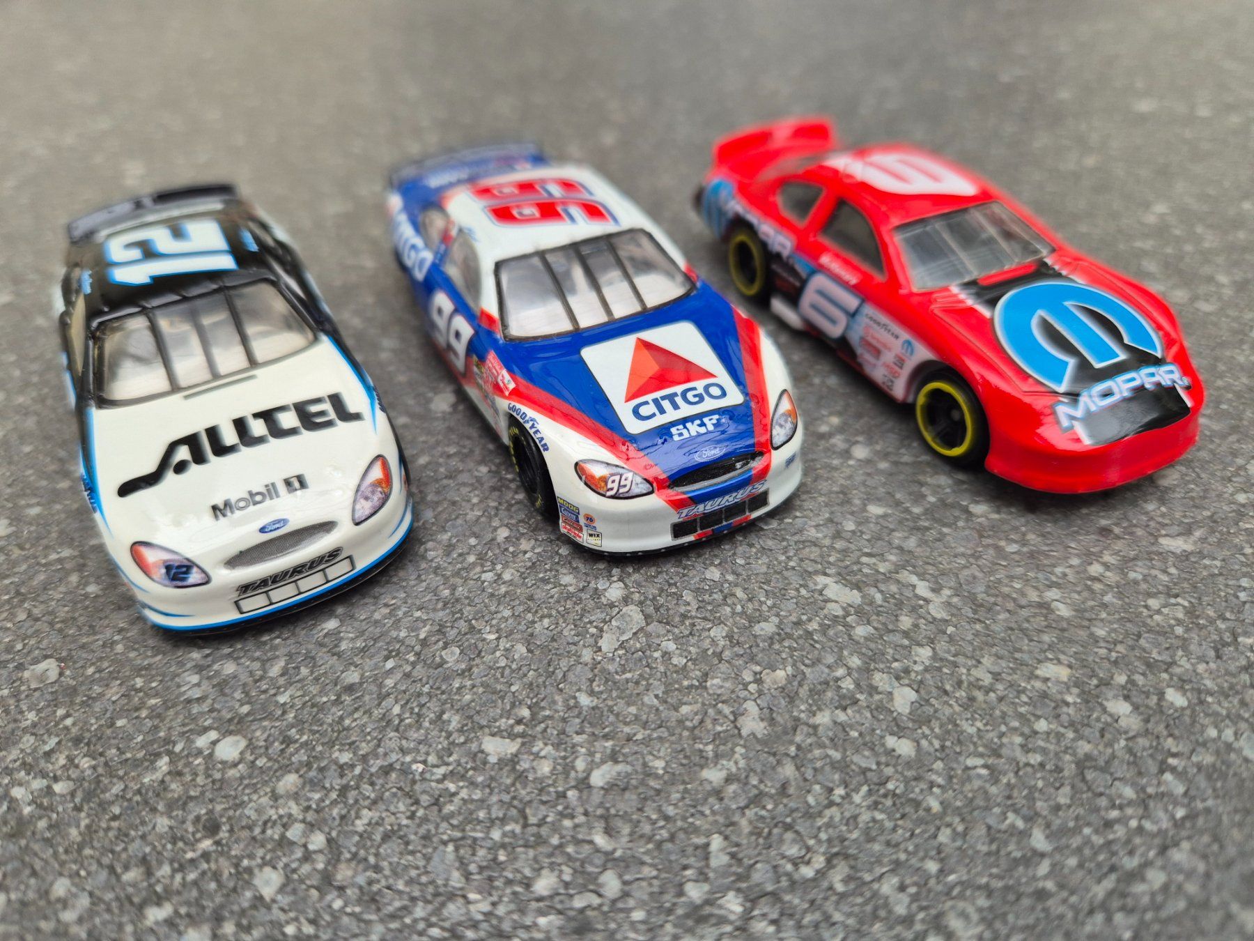 Ford Modellautos: Ford Nascar Hot Wheels. – Gebraucht aus Oberbuchsiten von