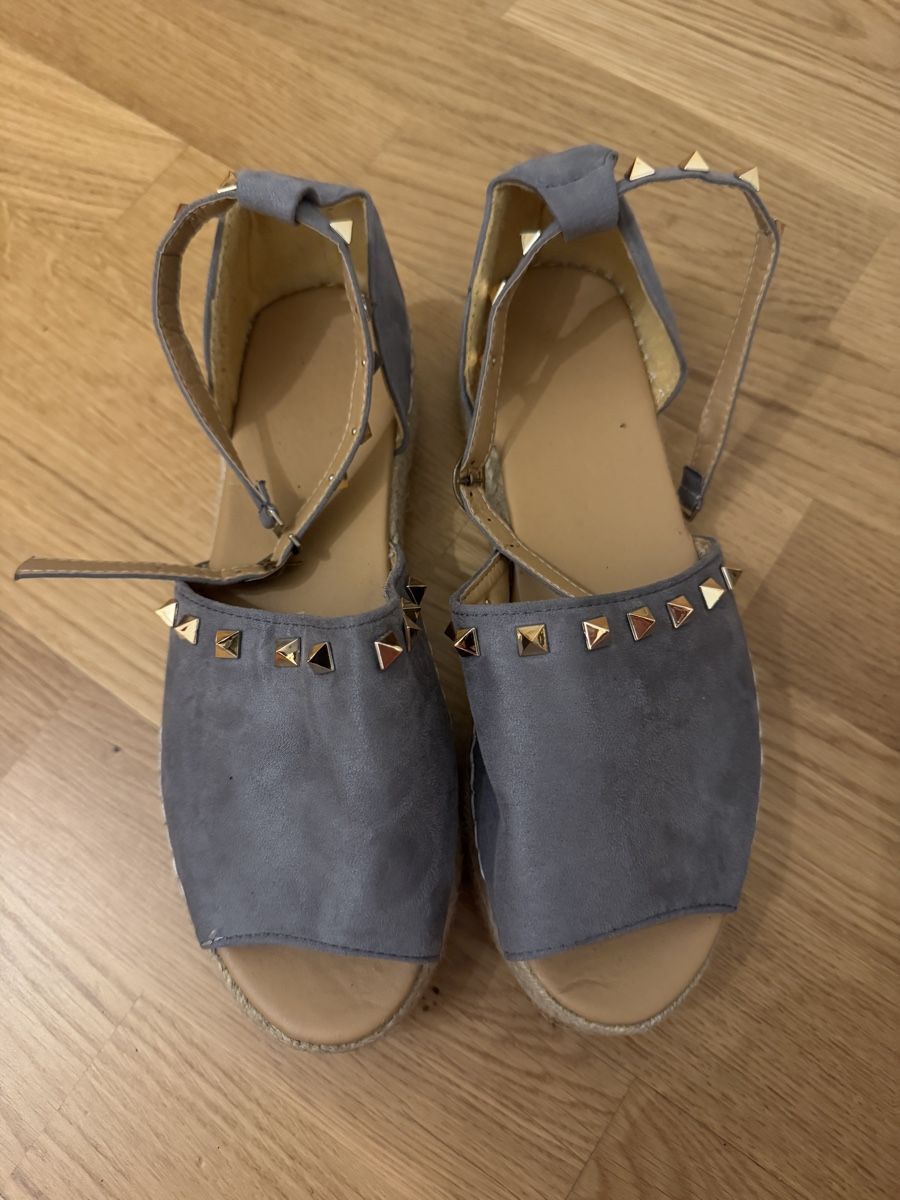 Scarpe da donna: Sandalen, neu, grau, Grösse 40 – Nuovo (secondo la descrizione) da Luzern venduto da emm_nw8g