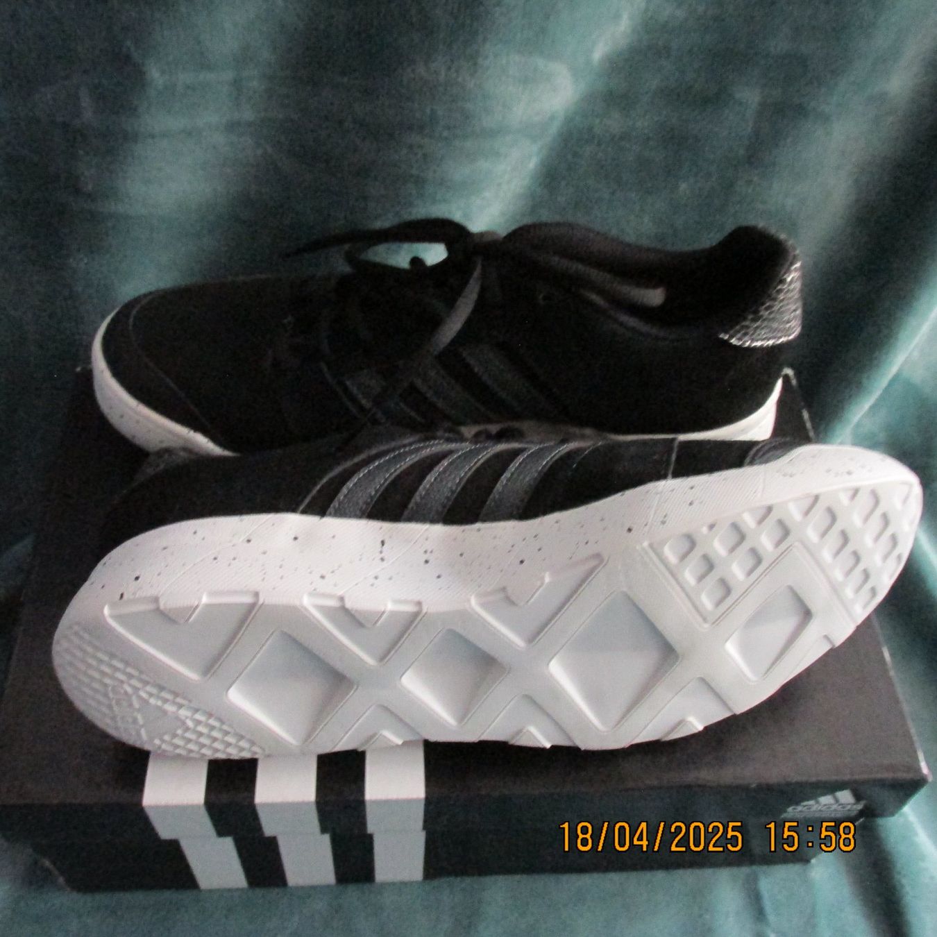 Adidas Chaussures femmes: Adidas Trainingsschuhe schwarz Gr. 40 / 39 – Neuf avec emballage d'origine à Galgenen par Forflowers 2
