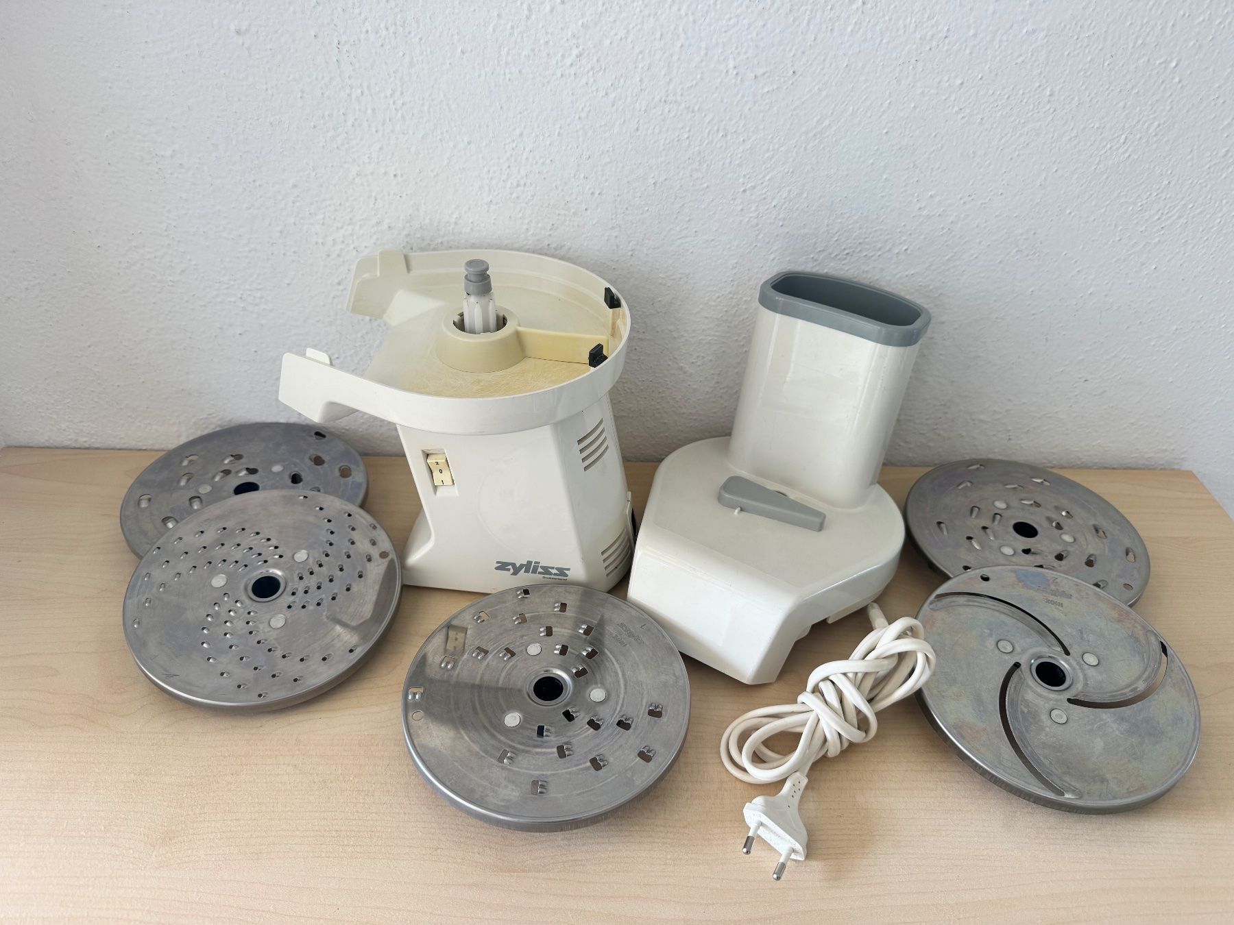Zyliss Elettrodomestici da cucina: Zyliss Elektroraffel mit 5-Scheiben – Usato da Frauenfeld venduto da lona05 1