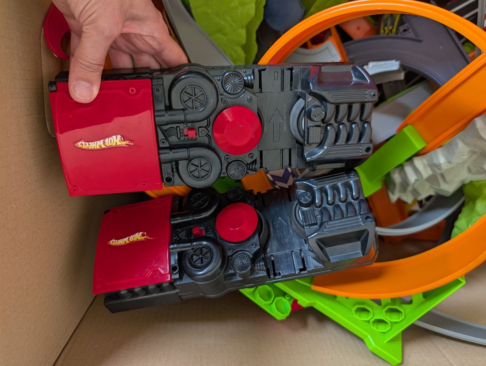 Hot Wheels Rennbahnen: Grosse Kiste voller Hotwheels Kram – Gebraucht aus Oberengstringen von Sgundel 1