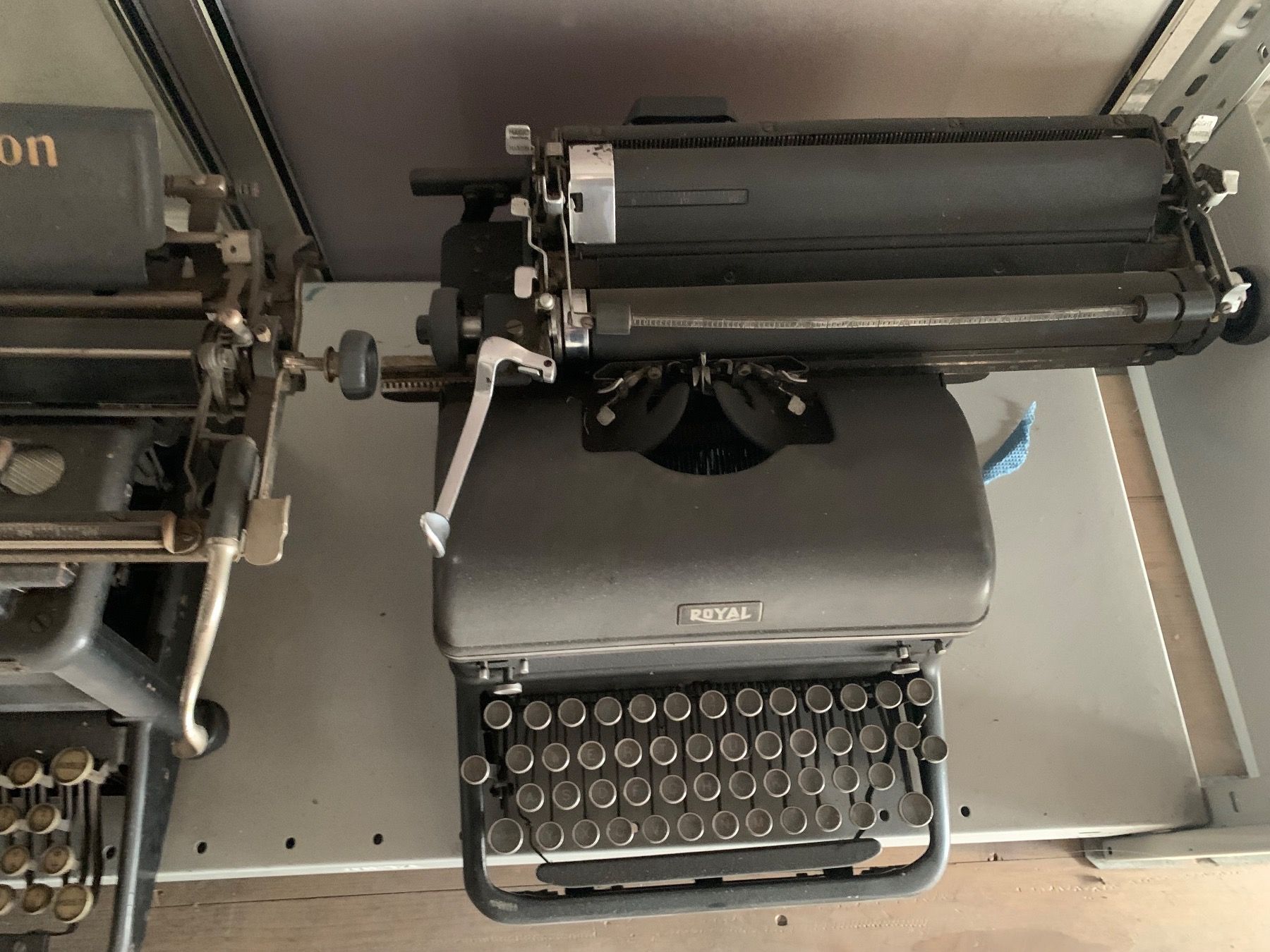 Macchine da scrivere: 2 ALTE SCHREIBMASCHINEN – Usato da Buttikon venduto da Sru54