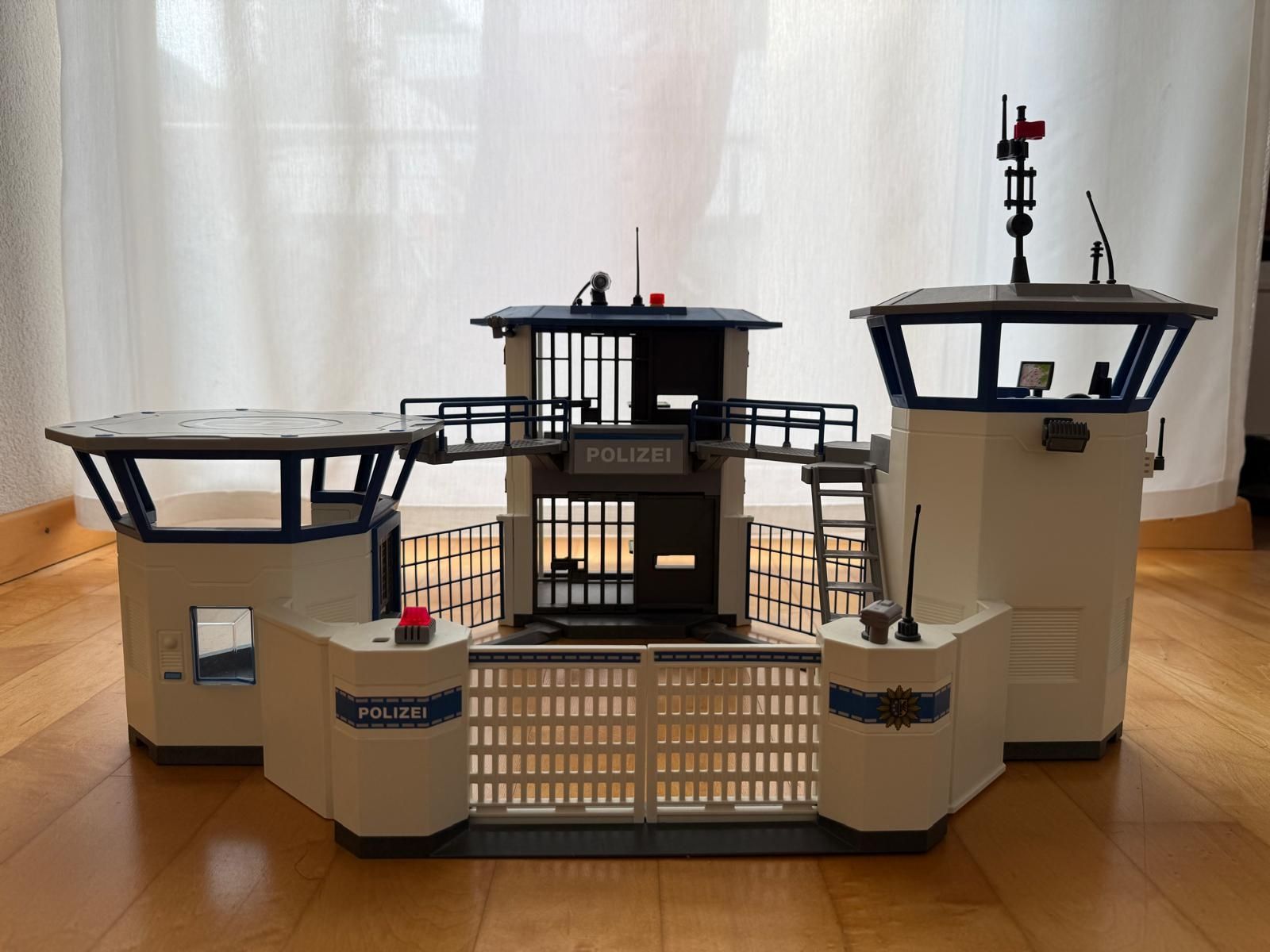 Playmobil Spielzeuge: Playmobil Polizei-Station 6919 mit Quad – Gebraucht aus Erlinsbach SO von Sissi95