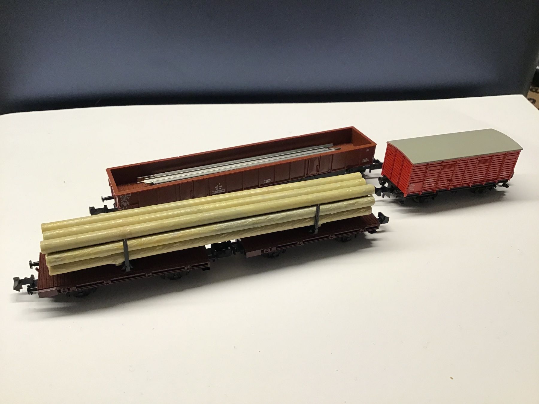 Modellini di ferrovie: ROCO Gueterwagen N 3X – Usato da Männedorf venduto da Modellbau-wyss