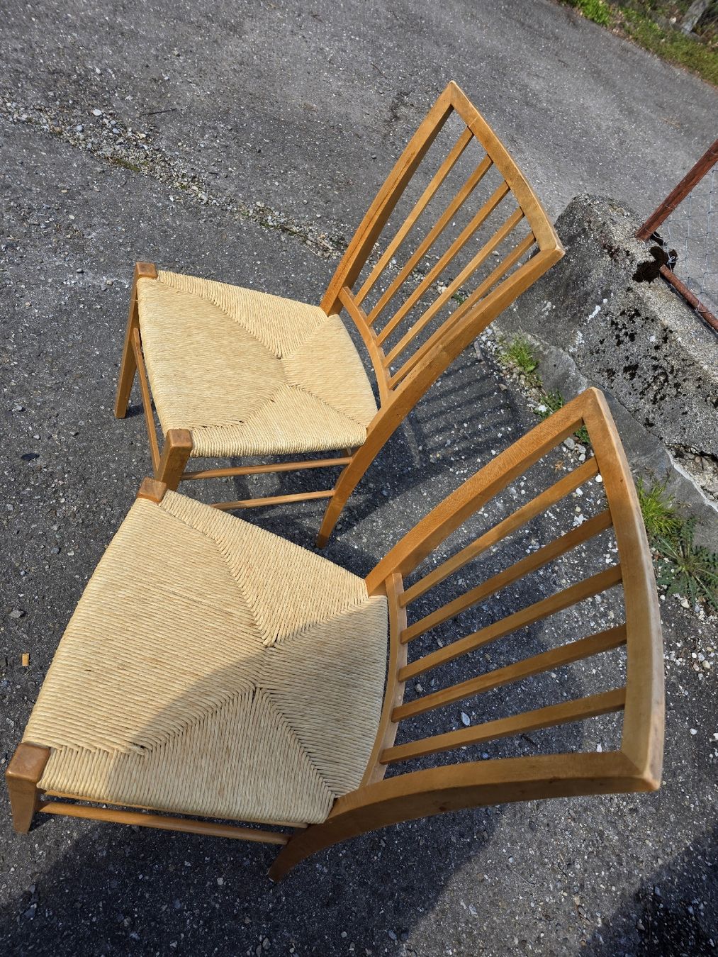 Sedie: 2 Holzstühle mit Strohsitzen, hell und freundlich! – Usato da Fehraltorf venduto da H.P1950 1
