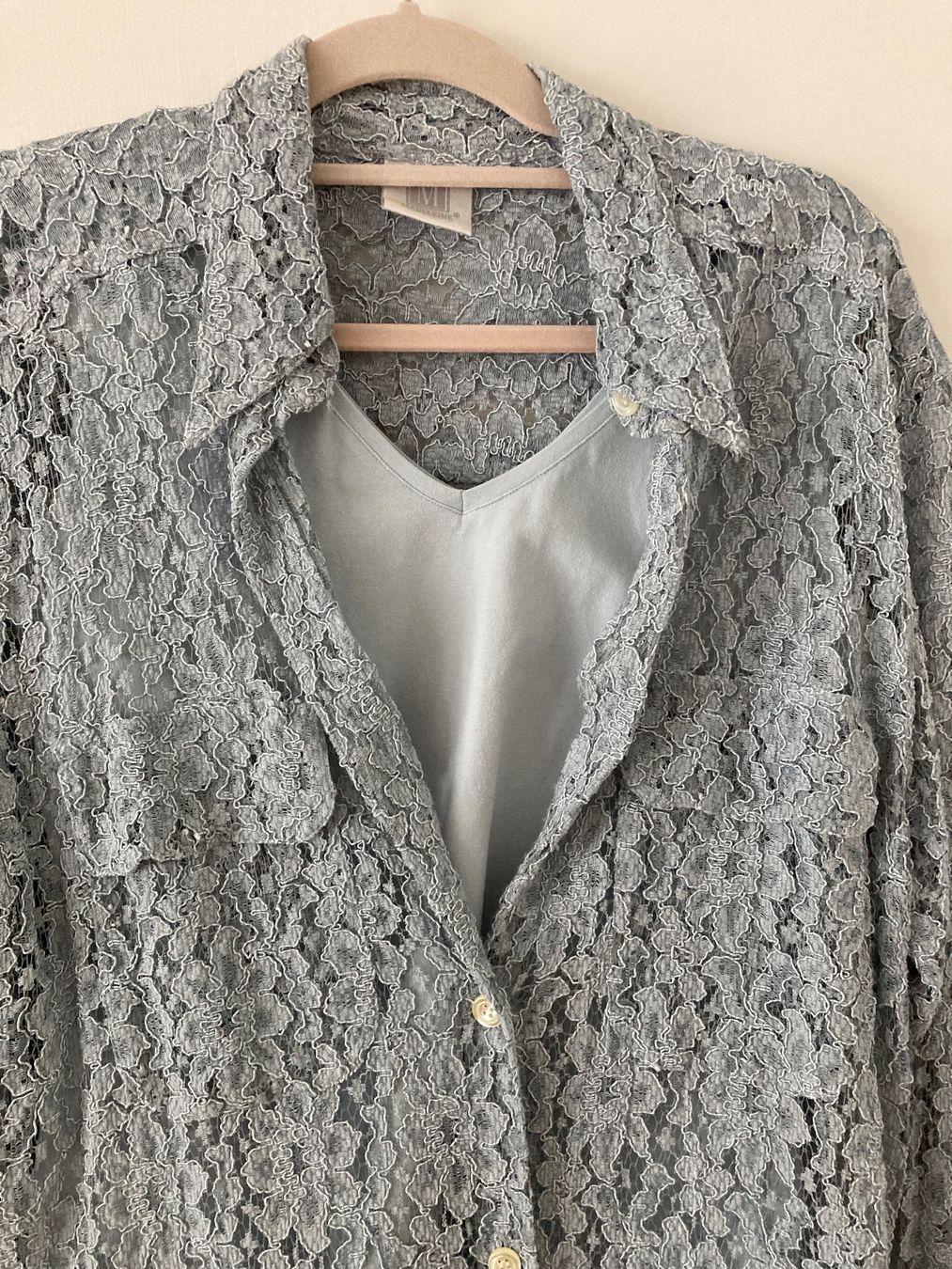 Camicette: hellblaue Spitzenbluse mit Top von Madeleine Gr. 38/40 – Nuovo (secondo la descrizione) da Grüt (Gossau ZH) venduto da Air8k3m