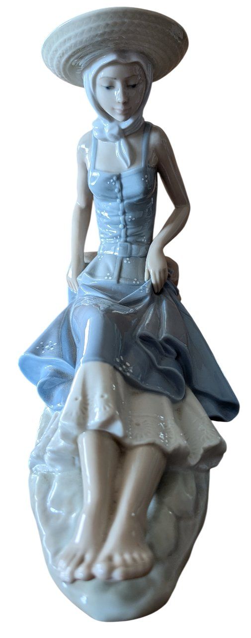 Lladro Statuette: Llandro Nao sitzende Frau – Usato da Effretikon venduto da Mgossner 1