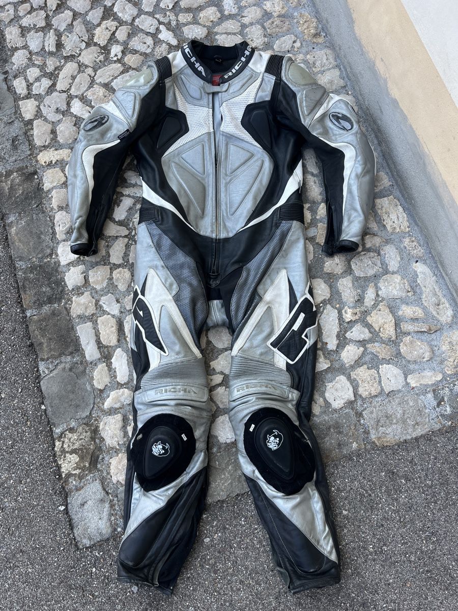 Vestes: Combi cuir Richa taille 54 – D'occasion à Renan BE par SO_Geomatics