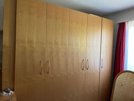 Kleiderschrank vom Schreiner hergestellt, sehr stabil