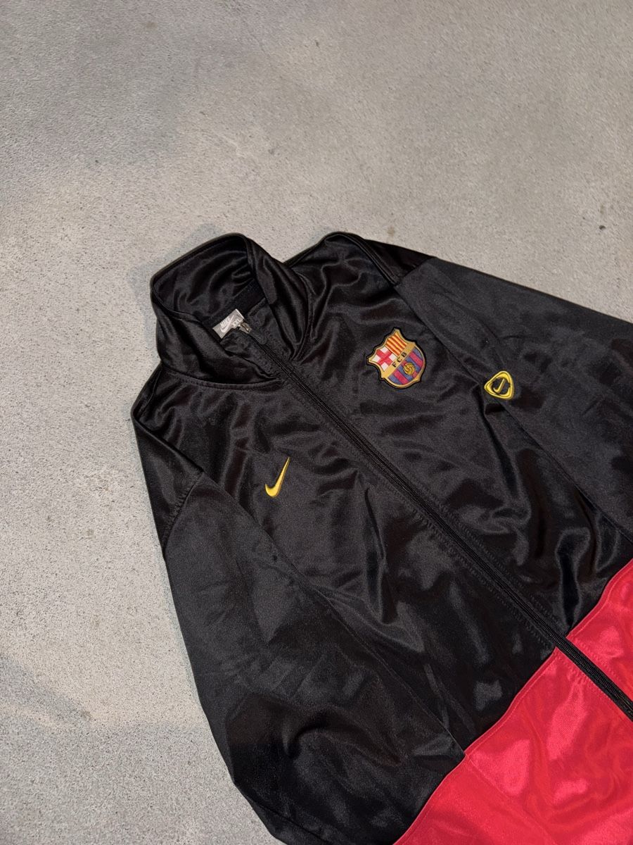 Nike Giacche: vintage nike barcelona trackjacket black/red  – Usato da Oberhofen Thun'see venduto da 61archive 3