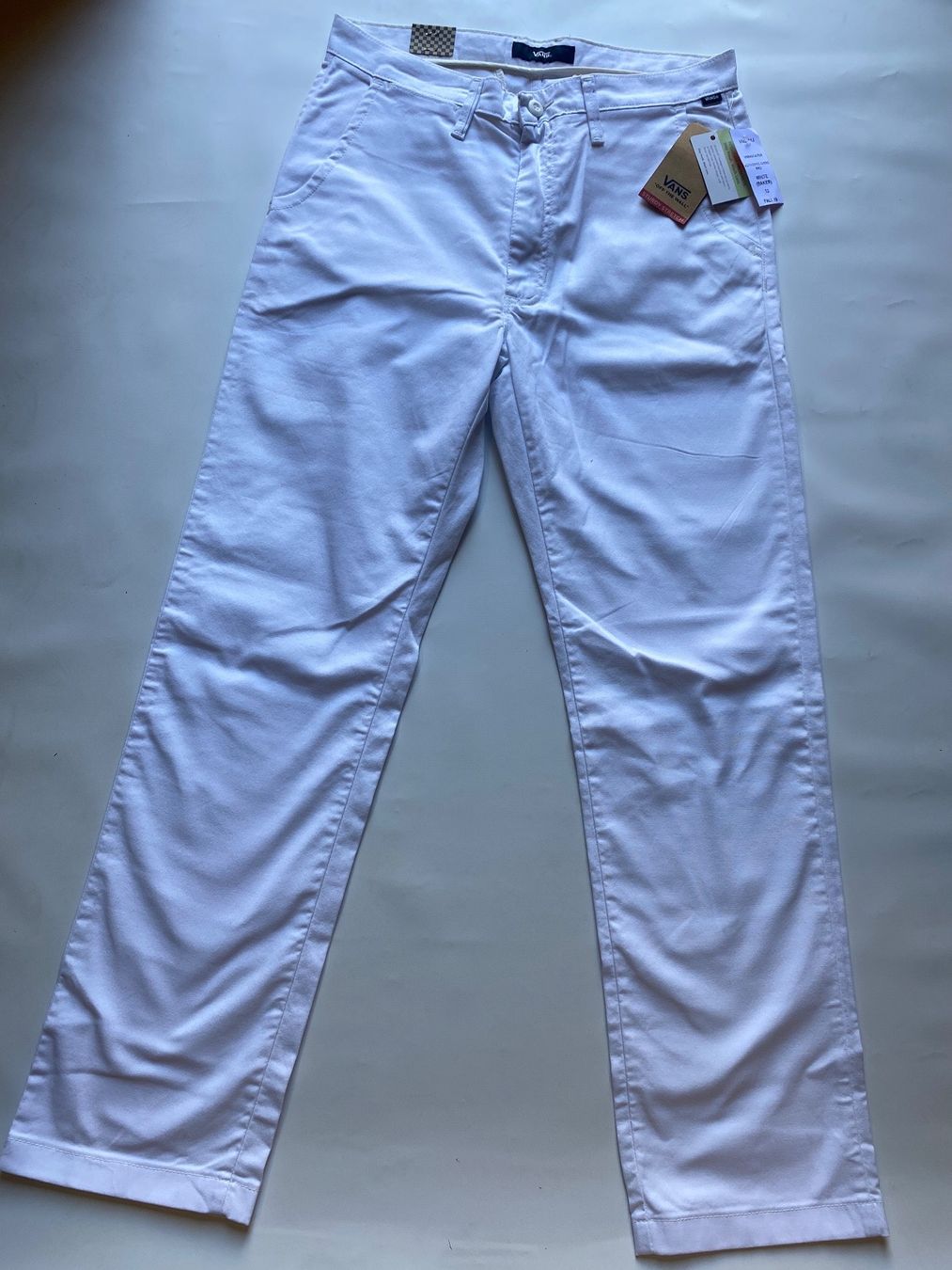 Vans Pantaloni: Pantalon Vans Hommes Taille 32 -40% – Nuovo e nell'imballaggio originale da Orbe venduto da D-stockFactory-Orbe