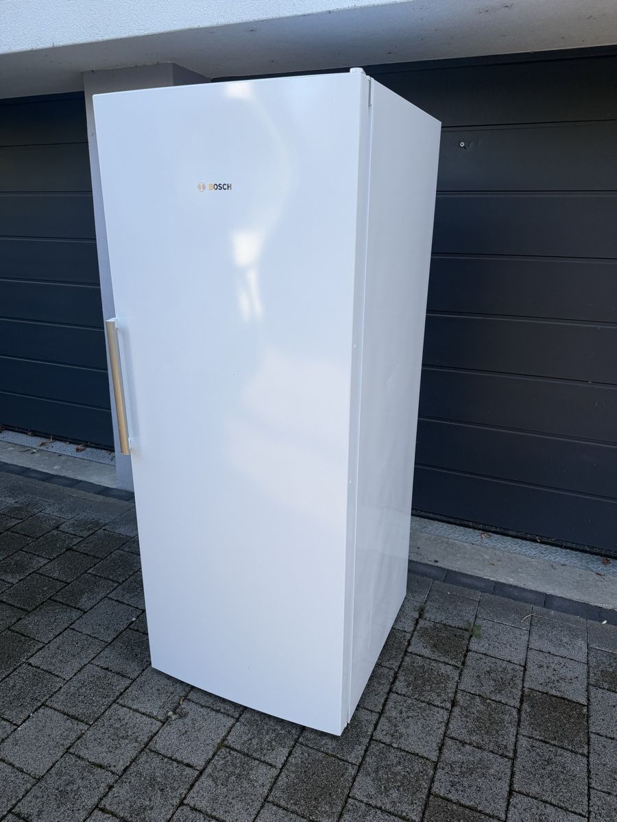 Bosch Congelatori: Bosch Tiekfühler A+++ Gefrierschrank – Usato da Arlesheim venduto da VD.HG 2