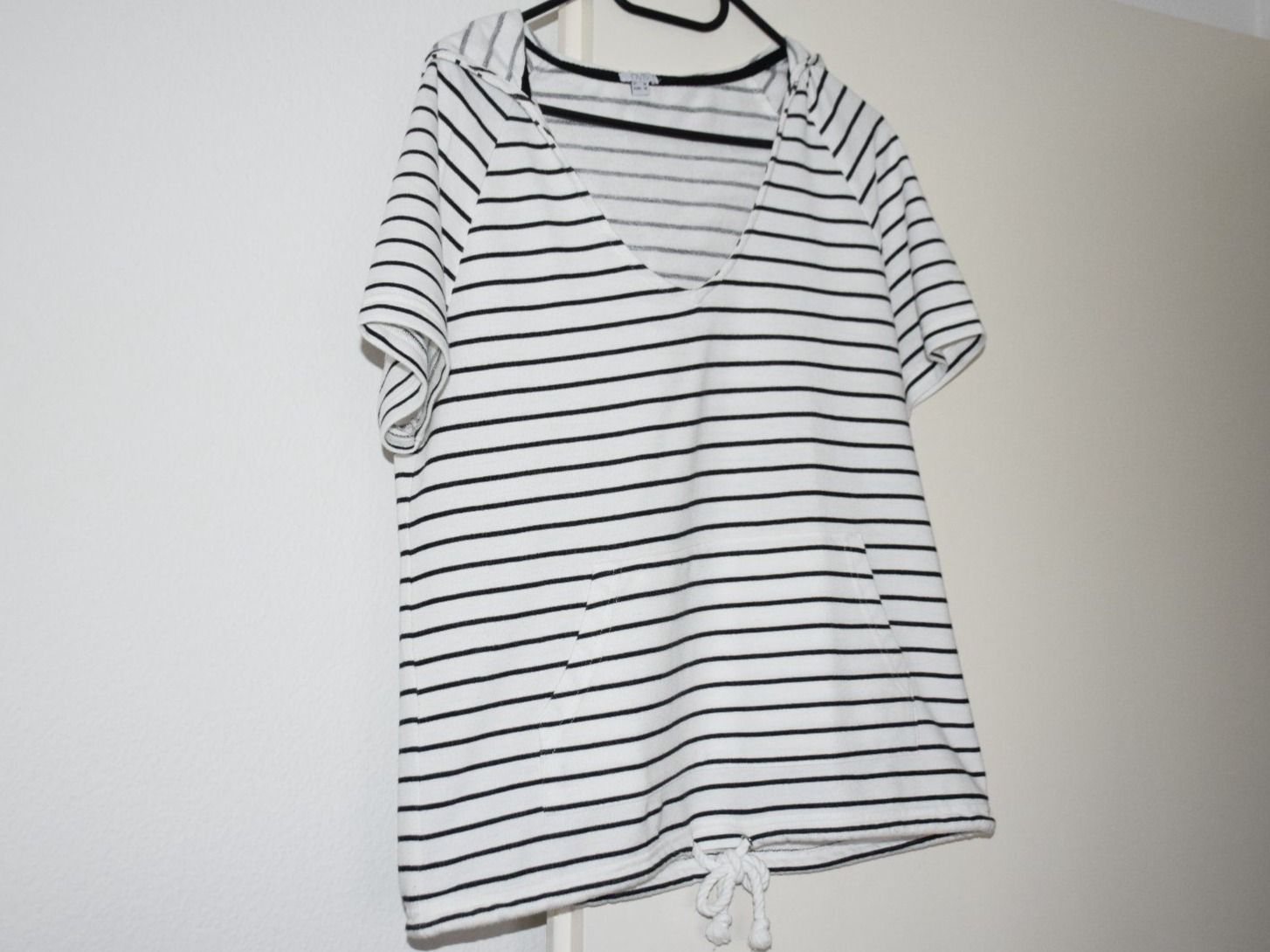T-Shirts: Damen Kapuzen Shirt Gr M – Gebraucht aus Wetzikon ZH von Wetzicardo25