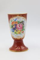 Petit vase en porcelaine