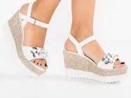 Scarpe da donna: Keilsandalette – Usato da Schliern b. Köniz venduto da diletac