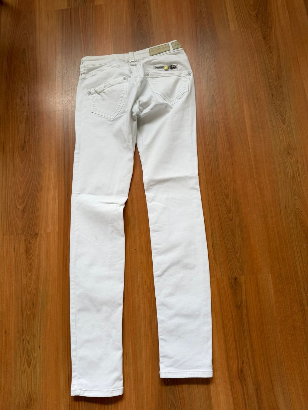 Freeman T. Porter Jeans: Freeman T. Porter Alexa, weiss – Usato da Burgdorf venduto da Bizeli 3