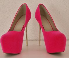 neue pinke High Heels mit goldenen Absätzen, Grösse 41.5