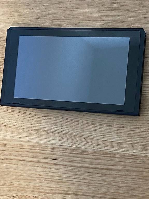 Nintendo Console: Nintendo Switch mit Joy-Cons + Dock & Ladekabel  (gebraucht) – Usato da Suhr venduto da budalic 1