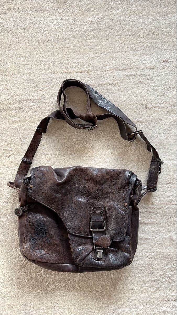 Aunts & Uncles Borse: aunts&uncles Vintage Leder Umhängetasche – Usato da Zürich venduto da wei_8n2l