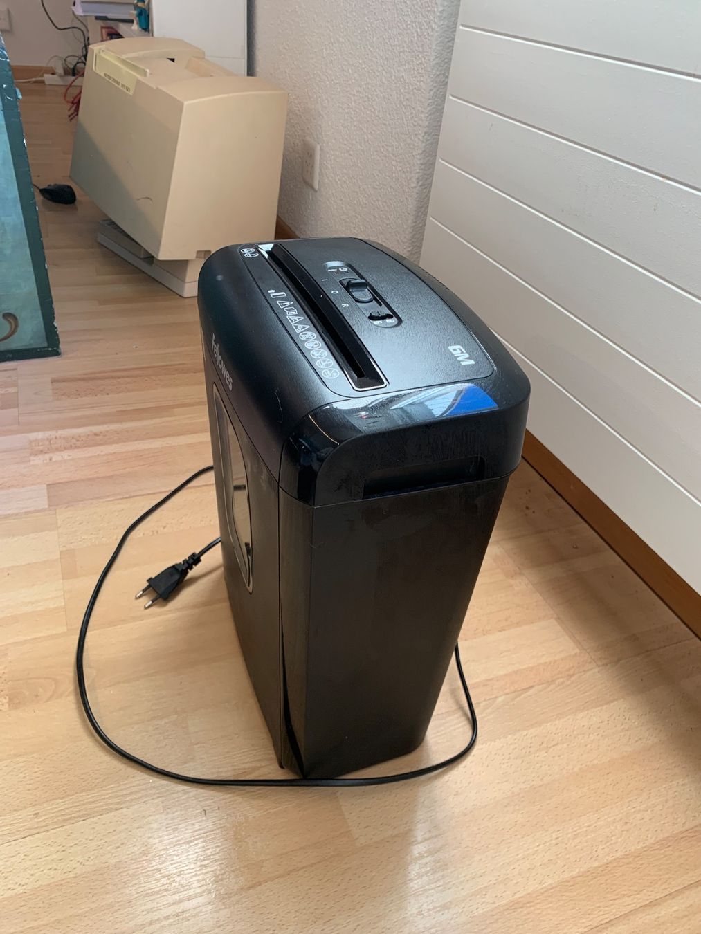 Fellowes Distruggi documenti: Aktenvernichter Fellowes 6M – Usato da Küsnacht ZH venduto da Mantodeaorchidea 1